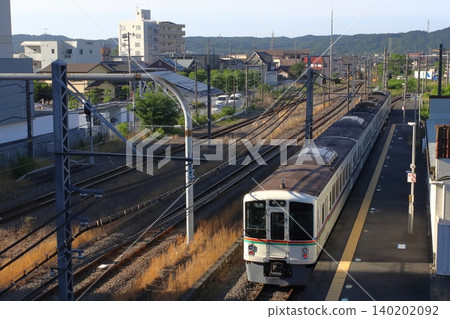 A Seibu Chichibu Line 4000 series train departing from Higashi-Hannō Station (Hannō City, Saitama Prefecture) A Seibu Chichibu Line 4000 series train departing from Higashi-Hannō Station (Hannō City, Saitama Prefecture) 140202092