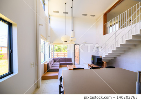 Modern and spacious living room 140202765
