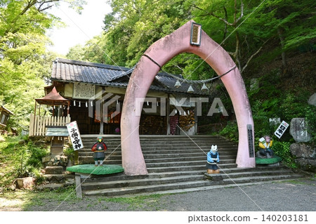 Momotaro Shrine in Inuyama City: Peach-shaped Torii Gate Momotaro Shrine in Inuyama City: Peach-shaped Torii Gate 140203181