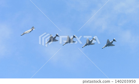 Five Japan Air Self-Defense Force F-4EJ Kai Phantom IIs performing a combat pitch. Five Japan Air Self-Defense Force F-4EJ Kai Phantom IIs performing a combat pitch. 140203950