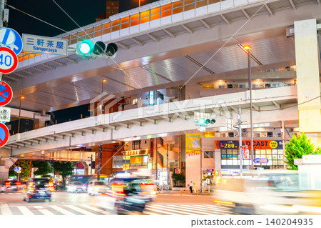 東京三軒茶屋車站前的景色 東京三軒茶屋車站前的景色 140204935