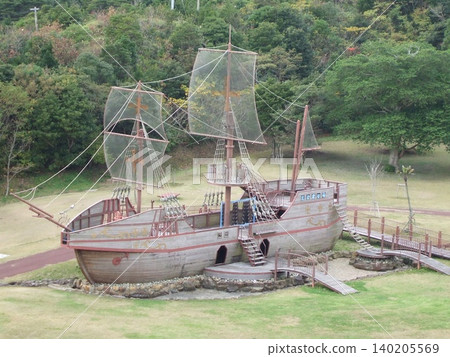 Wooden sailboat-shaped athletic playground equipment Wooden sailboat-shaped athletic playground equipment 140205569