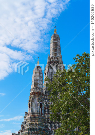 Wat arun temple dawn bangkok chao phraya river tower under blue sky beside green tree Wat arun temple dawn bangkok chao phraya river tower under blue sky beside green tree 140205689