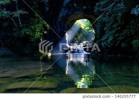 The Nomizo Waterfall at Shimizu Keiryu Hiroba in Kimitsu City, Chiba Prefecture, is a fantastical spot where light shines in in a heart shape. It's a power spot that's become a hot topic on social media. The Nomizo Waterfall at Shimizu Keiryu Hiroba in Kimitsu City, Chiba Prefecture, is a fantastical spot where light shines in in a heart shape. It's a power spot that's become a hot topic on social media. 140205777