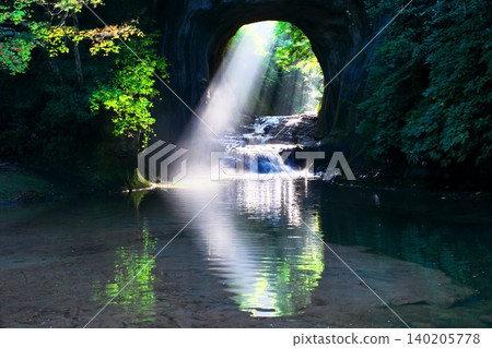 The Nomizo Waterfall at Shimizu Keiryu Hiroba in Kimitsu City, Chiba Prefecture, is a fantastical spot where light shines in in a heart shape. It's a power spot that's become a hot topic on social media. The Nomizo Waterfall at Shimizu Keiryu Hiroba in Kimitsu City, Chiba Prefecture, is a fantastical spot where light shines in in a heart shape. It's a power spot that's become a hot topic on social media. 140205778