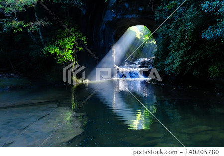 The Nomizo Waterfall at Shimizu Keiryu Hiroba in Kimitsu City, Chiba Prefecture, is a fantastical spot where light shines in in a heart shape. It's a power spot that's become a hot topic on social media. The Nomizo Waterfall at Shimizu Keiryu Hiroba in Kimitsu City, Chiba Prefecture, is a fantastical spot where light shines in in a heart shape. It's a power spot that's become a hot topic on social media. 140205780
