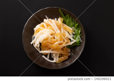 Chinese jellyfish and daikon radish salad 140206021