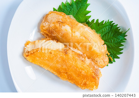 A photo of deep-fried flounder served with shiso leaves. A photo of deep-fried flounder served with shiso leaves. 140207443