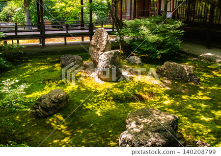 在建仁寺修習禪宗佛教的益處：帶來好運、免受邪惡侵害、保障家庭平安。 140208799