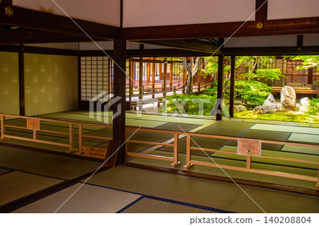 Benefits of Zen Buddhism at Kennin-ji Temple: Good fortune, protection from evil, family safety Benefits of Zen Buddhism at Kennin-ji Temple: Good fortune, protection from evil, family safety 140208804