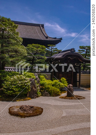 Benefits of Zen Buddhism at Kennin-ji Temple: Good fortune, protection from evil, family safety Benefits of Zen Buddhism at Kennin-ji Temple: Good fortune, protection from evil, family safety 140208820