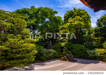 Benefits of Zen Buddhism at Kennin-ji Temple: Good fortune, protection from evil, family safety Benefits of Zen Buddhism at Kennin-ji Temple: Good fortune, protection from evil, family safety 140208828