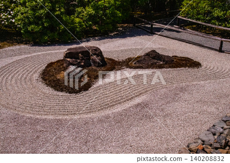 Benefits of Zen Buddhism at Kennin-ji Temple: Good fortune, protection from evil, family safety Benefits of Zen Buddhism at Kennin-ji Temple: Good fortune, protection from evil, family safety 140208832
