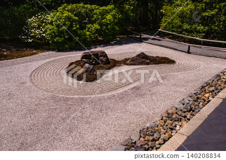 在建仁寺修習禪宗佛教的益處:帶來好運、免受邪惡侵害、保障家庭平安。 在建仁寺修習禪宗佛教的益處:帶來好運、免受邪惡侵害、保障家庭平安。 140208834