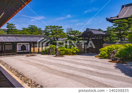 Benefits of Zen Buddhism at Kennin-ji Temple: Good fortune, protection from evil, family safety Benefits of Zen Buddhism at Kennin-ji Temple: Good fortune, protection from evil, family safety 140208835