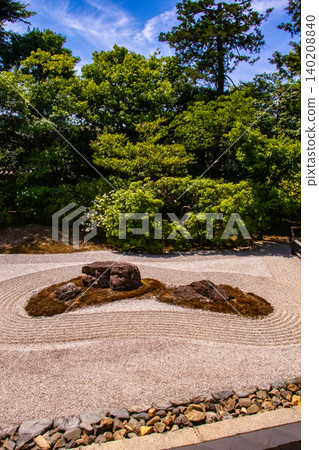 Benefits of Zen Buddhism at Kennin-ji Temple: Good fortune, protection from evil, family safety Benefits of Zen Buddhism at Kennin-ji Temple: Good fortune, protection from evil, family safety 140208840