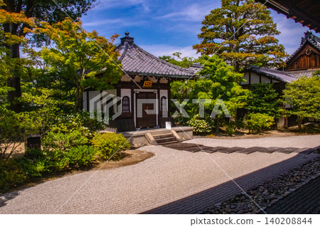 Benefits of Zen Buddhism at Kennin-ji Temple: Good fortune, protection from evil, family safety Benefits of Zen Buddhism at Kennin-ji Temple: Good fortune, protection from evil, family safety 140208844