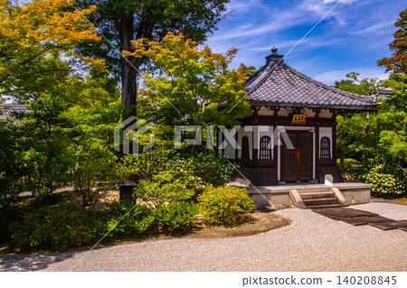 Benefits of Zen Buddhism at Kennin-ji Temple: Good fortune, protection from evil, family safety Benefits of Zen Buddhism at Kennin-ji Temple: Good fortune, protection from evil, family safety 140208845