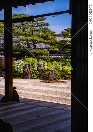 Benefits of Zen Buddhism at Kennin-ji Temple: Good fortune, protection from evil, family safety Benefits of Zen Buddhism at Kennin-ji Temple: Good fortune, protection from evil, family safety 140208848