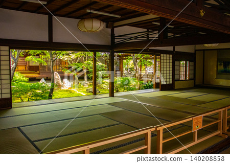 Benefits of Zen Buddhism at Kennin-ji Temple: Good fortune, protection from evil, family safety Benefits of Zen Buddhism at Kennin-ji Temple: Good fortune, protection from evil, family safety 140208858