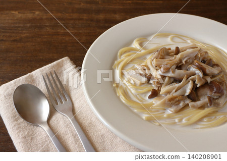 Mushroom cream soup pasta (table background) Mushroom cream soup pasta (table background) 140208901