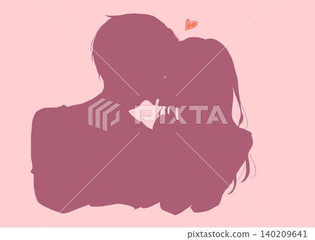 一對男女接吻的剪影 140209641