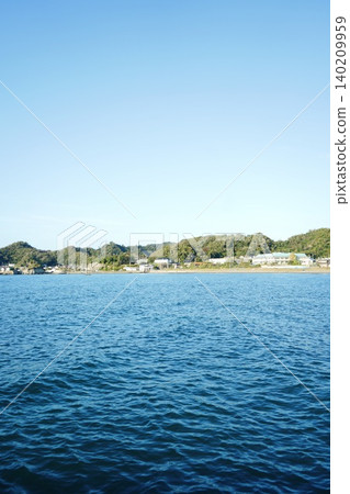 浩瀚的藍色海洋與天空 浩瀚的藍色海洋與天空 140209959