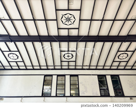 The ceiling design of the waiting room at Otaru Station evokes a sense of history. The ceiling design of the waiting room at Otaru Station evokes a sense of history. 140209969