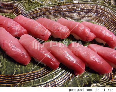 Chutoro nigiri sushi 140210342
