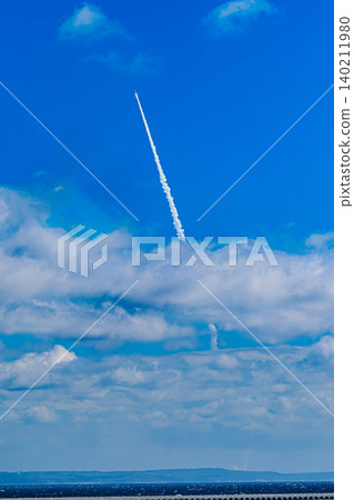 The moment a white rocket-shaped cloud pierces the blue sky The moment a white rocket-shaped cloud pierces the blue sky 140211980
