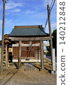 [Kanzaki Town, Katori District, Chiba Prefecture] The shrine building and stone torii gate of Yasaka Shrine in Eguchi-go, Gun'e District 140212848