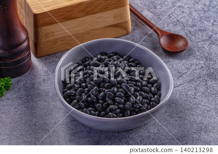 Raw dry organic black beans in bowl Raw dry organic black beans in bowl 140213298
