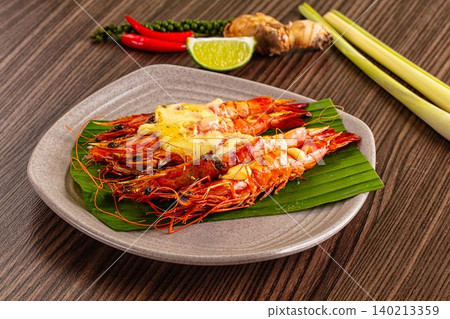 Baked tiger prawns with cheese Baked tiger prawns with cheese 140213359