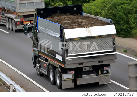 Dump truck image Dump truck image 140213738