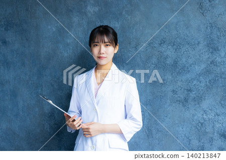白色的一位女士 白色的一位女士 140213847