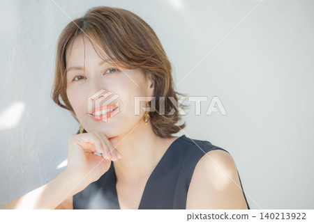 Women in their 40's Women in their 40's 140213922