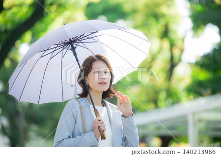 Business woman pointing a parasol 140213966