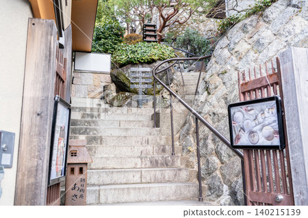 京都清水寺前的旭坡：一條可以邂逅清水陶器的步道。 140215139