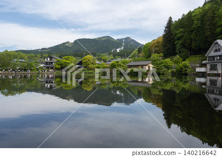 Kinrin Lake and Yufuin Onsen, Oita Prefecture Kinrin Lake and Yufuin Onsen, Oita Prefecture 140216642