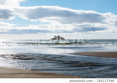 Dramatic seascape with waves and offshore rock at Khalaktyrsky Beach, Kamchatka Dramatic seascape with waves and offshore rock at Khalaktyrsky Beach, Kamchatka 140217546