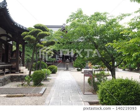 A tranquil space imbued with the scent of the Manyo era. Discover the traditional wooden architecture and gardens encountered during a cycling trip in Asuka Village. A tranquil space imbued with the scent of the Manyo era. Discover the traditional wooden architecture and gardens encountered during a cycling trip in Asuka Village. 140219393