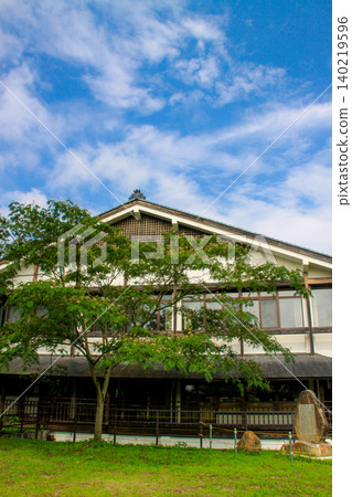 Married woman's house 140219596