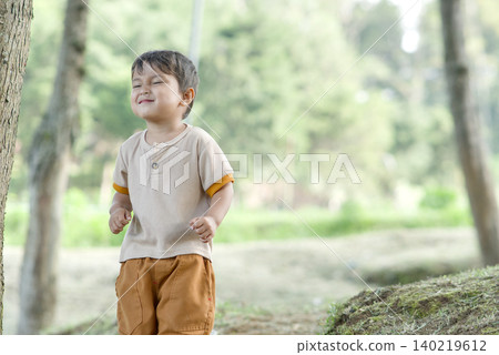child, toddler, kid 140219612