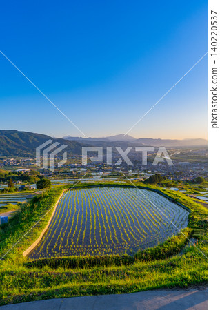 [Nagano Prefecture] Rice planting has begun in the terraced rice fields of Obasute in the early morning. 140220537