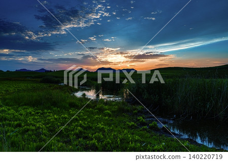 Early summer in Soni Highlands: A beautiful sunset sky after dusk and its reflection in Okame Pond ① Early summer in Soni Highlands: A beautiful sunset sky after dusk and its reflection in Okame Pond ① 140220719
