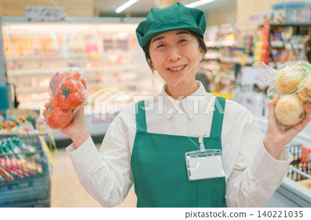 supermarket, salesperson, shop assistant 140221035