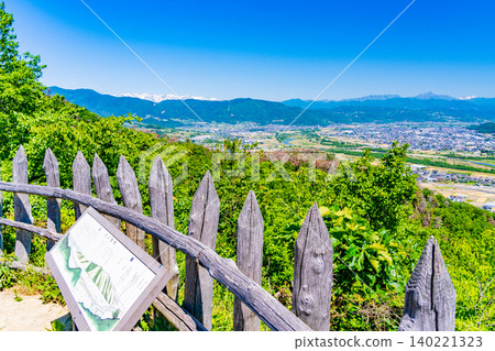 [Chikuma City, Nagano Prefecture] Shiroyama Historical Park: View of the Zenkoji Plain from Arato Castle 140221323