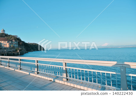 從通往江之島的橋上看到的景色 從通往江之島的橋上看到的景色 140222430