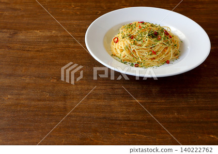 Spaghetti Aglio e Olio in the background of the table 140222762