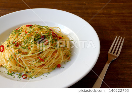桌子背景中的義大利麵 Aglio e Olio 桌子背景中的義大利麵 Aglio e Olio 140222793